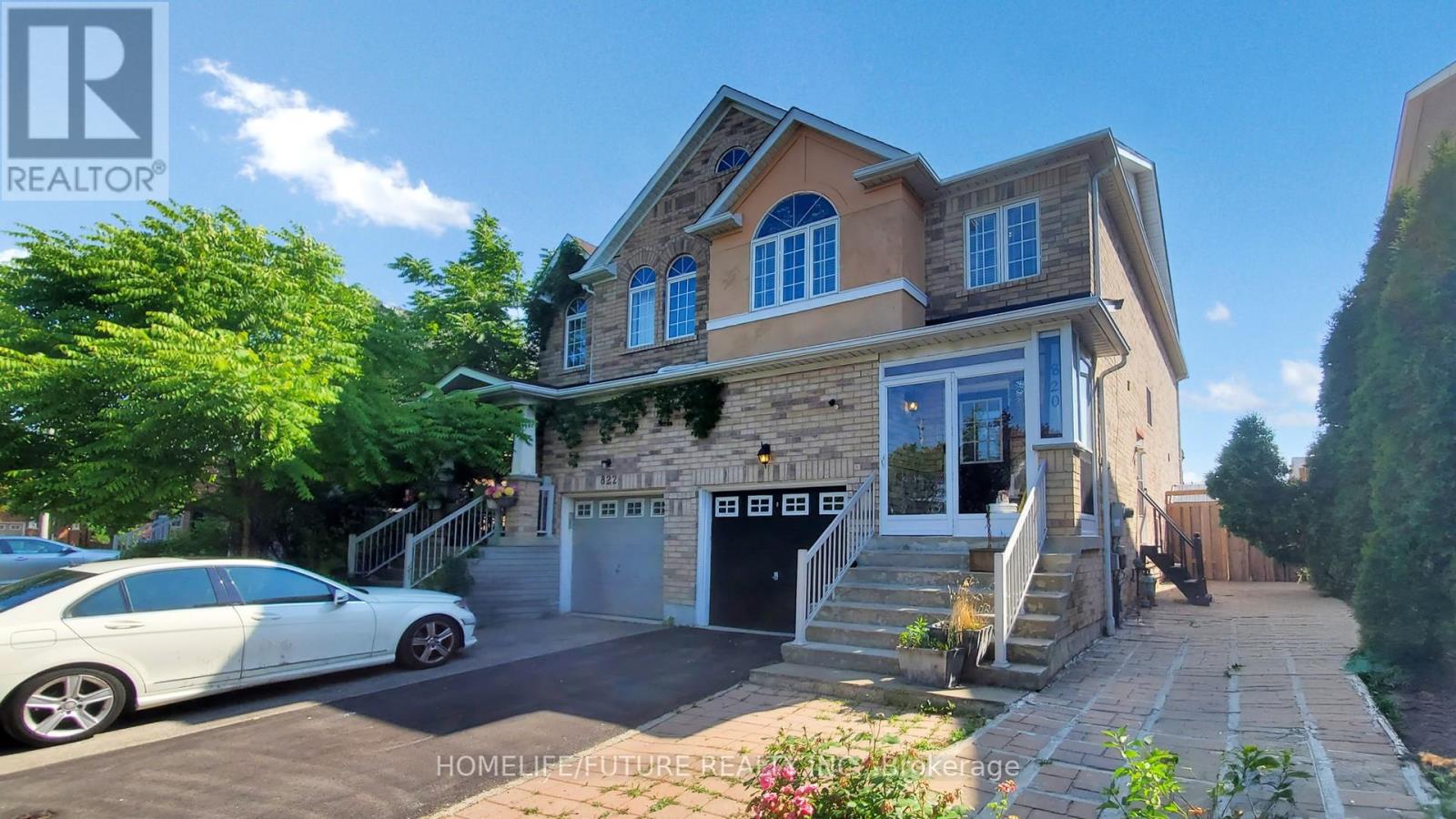 Property at 820 BETHANY CRESCENT image 3