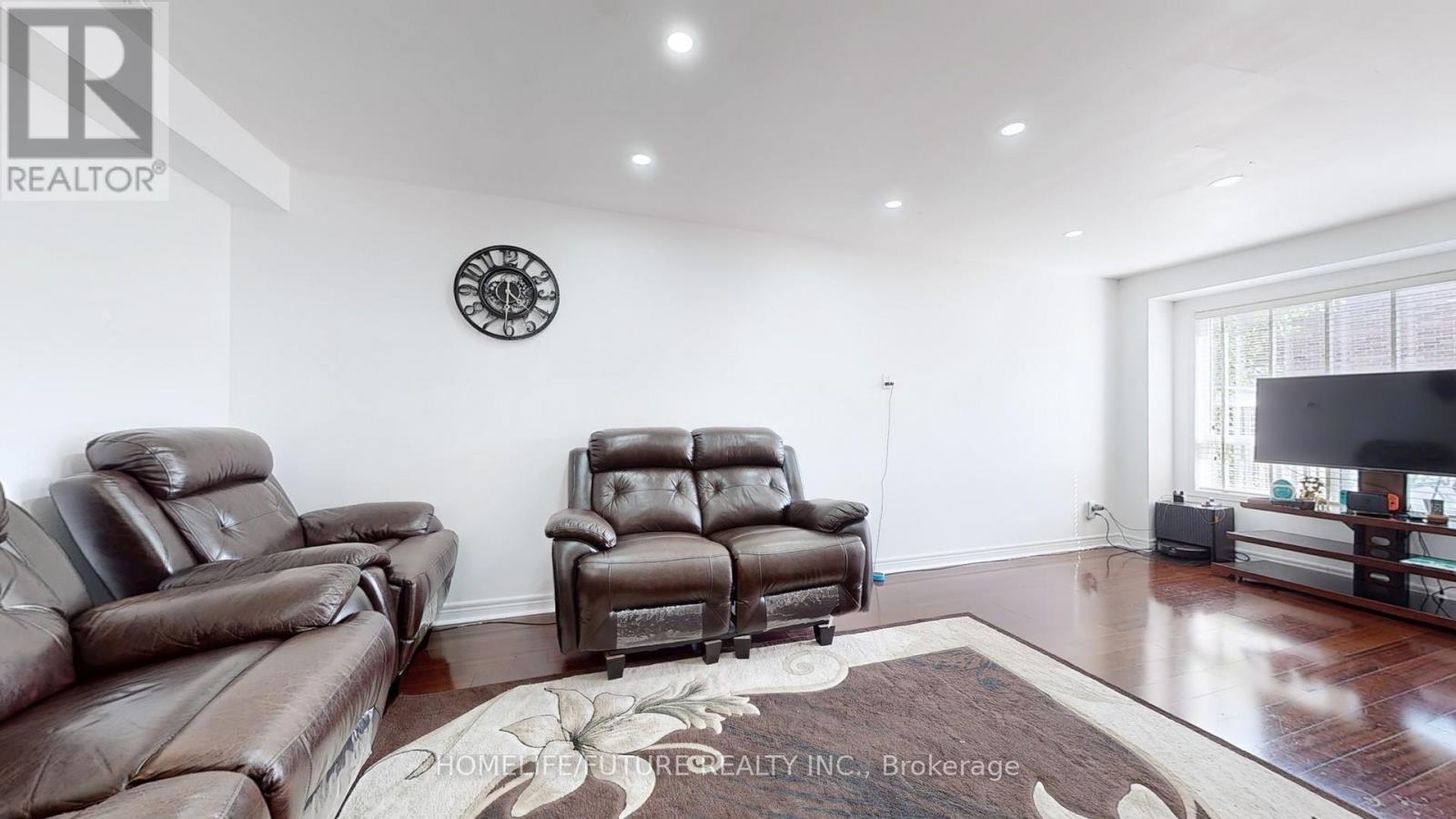 Property at 820 BETHANY CRESCENT image 4