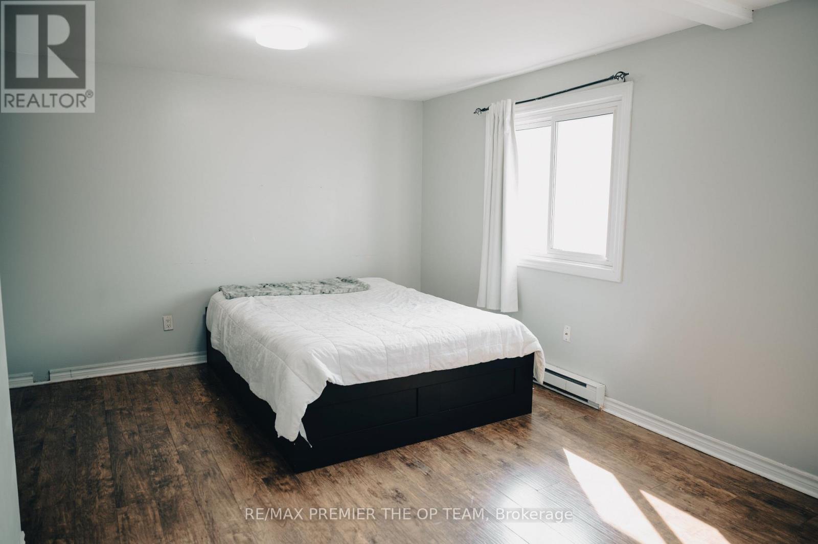 22 Geraldine Court, Brampton, Ontario  L6S 2J6 - Photo 12 - W12268235