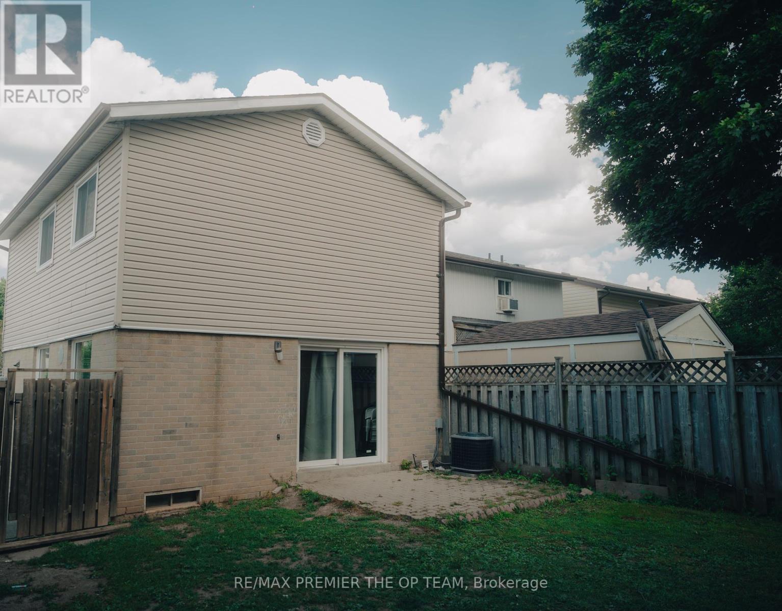 22 Geraldine Court, Brampton, Ontario  L6S 2J6 - Photo 13 - W12268235