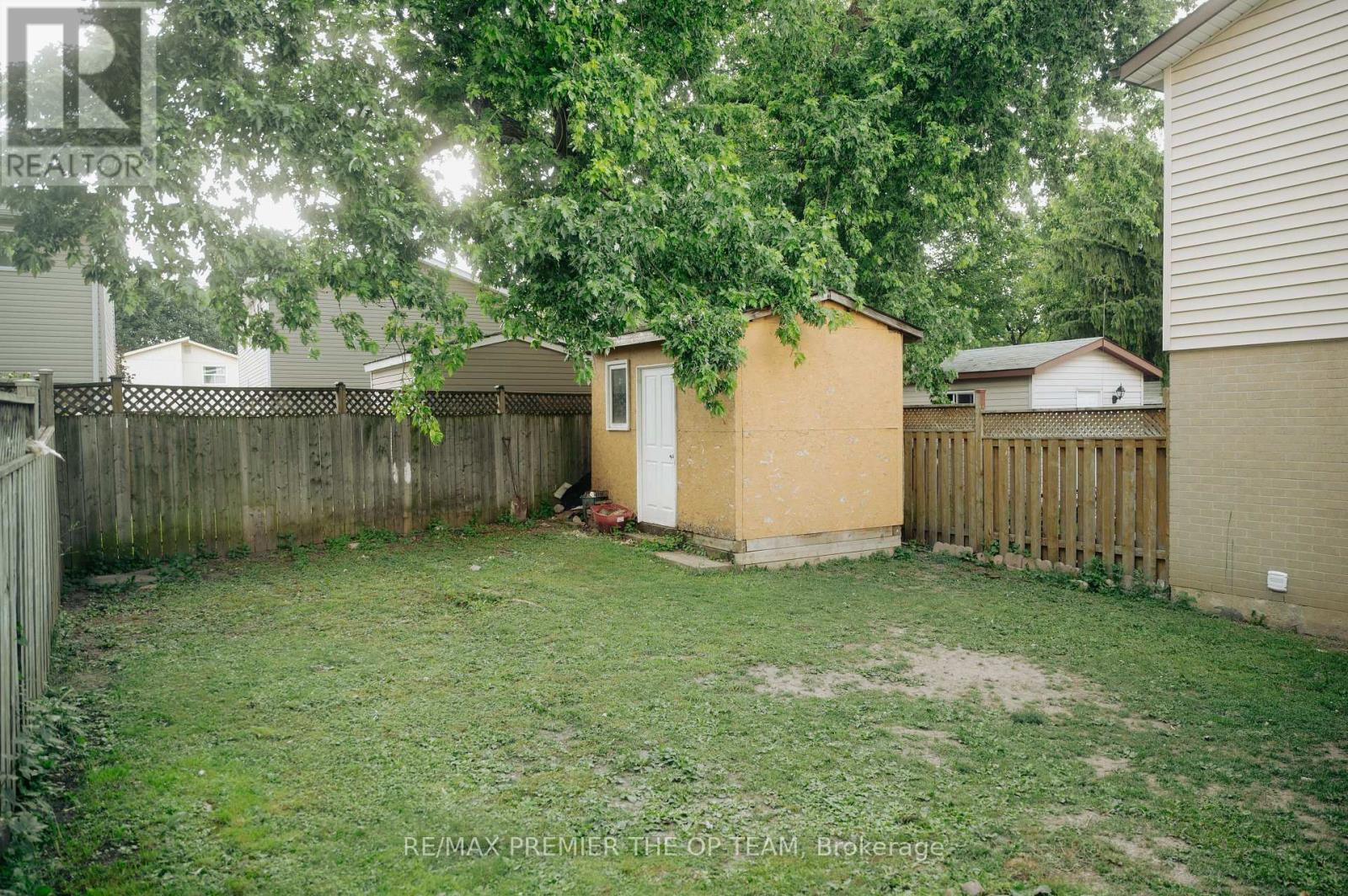22 Geraldine Court, Brampton, Ontario  L6S 2J6 - Photo 16 - W12268235