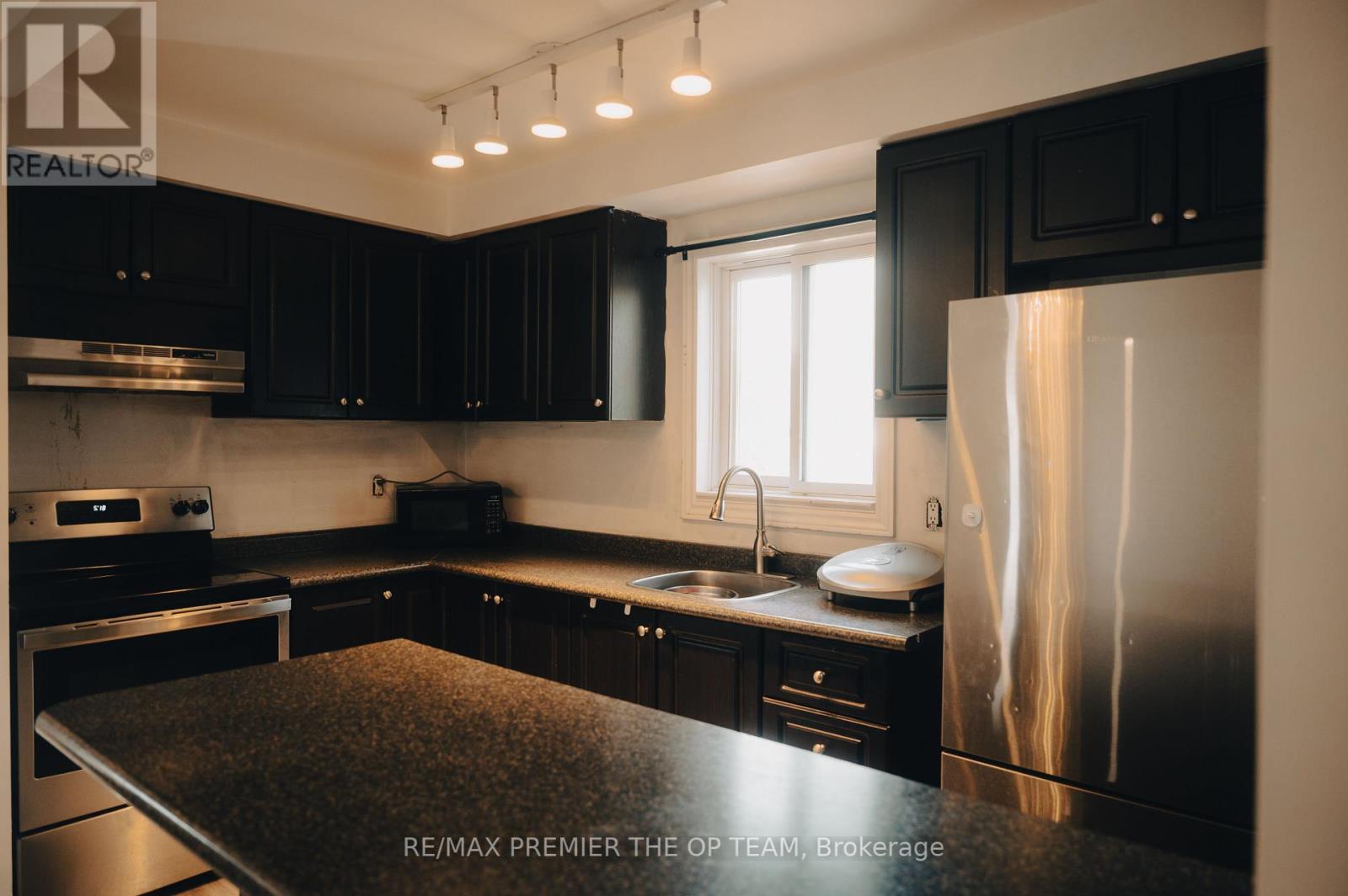 Property at 22 GERALDINE COURT image 3