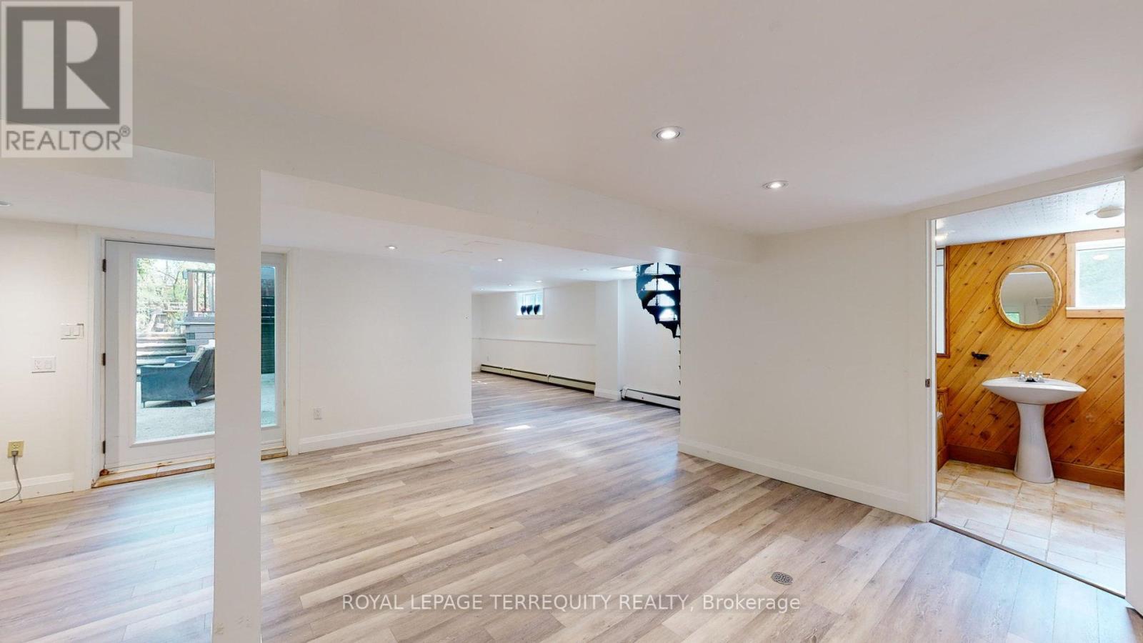 65 Burnhamthorpe Crescent, Toronto (Islington-City Centre West), Ontario  M9A 1G6 - Photo 38 - W12268272