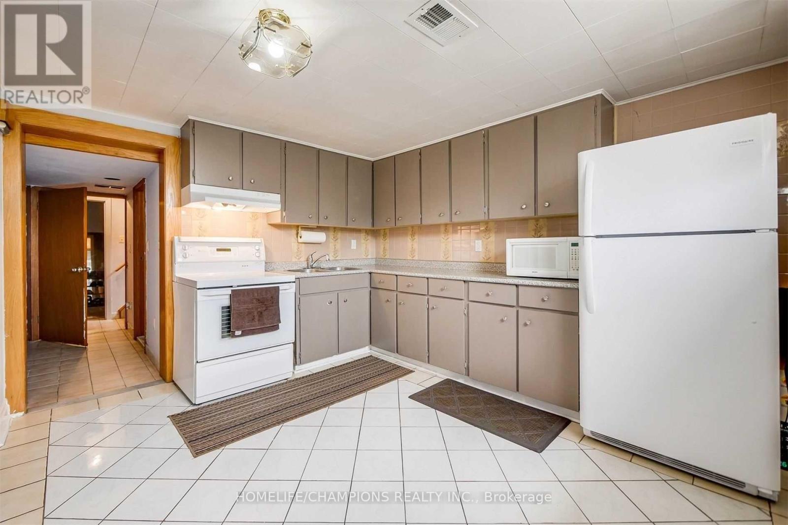 Bsmt 2 - 65 Whitburn Crescent, Toronto, Ontario  M3M 2S5 - Photo 6 - W12268288