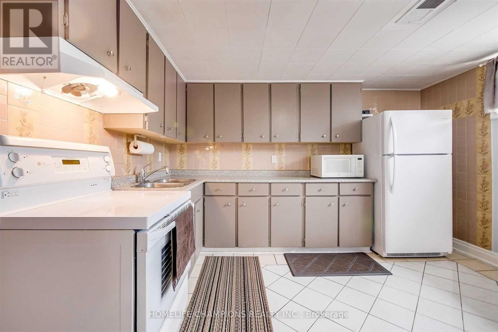 Bsmt 2 - 65 Whitburn Crescent, Toronto, Ontario  M3M 2S5 - Photo 7 - W12268288
