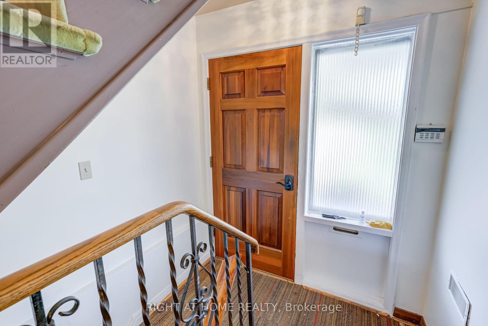 Property at 124 CLAIRTON CRESCENT image 3