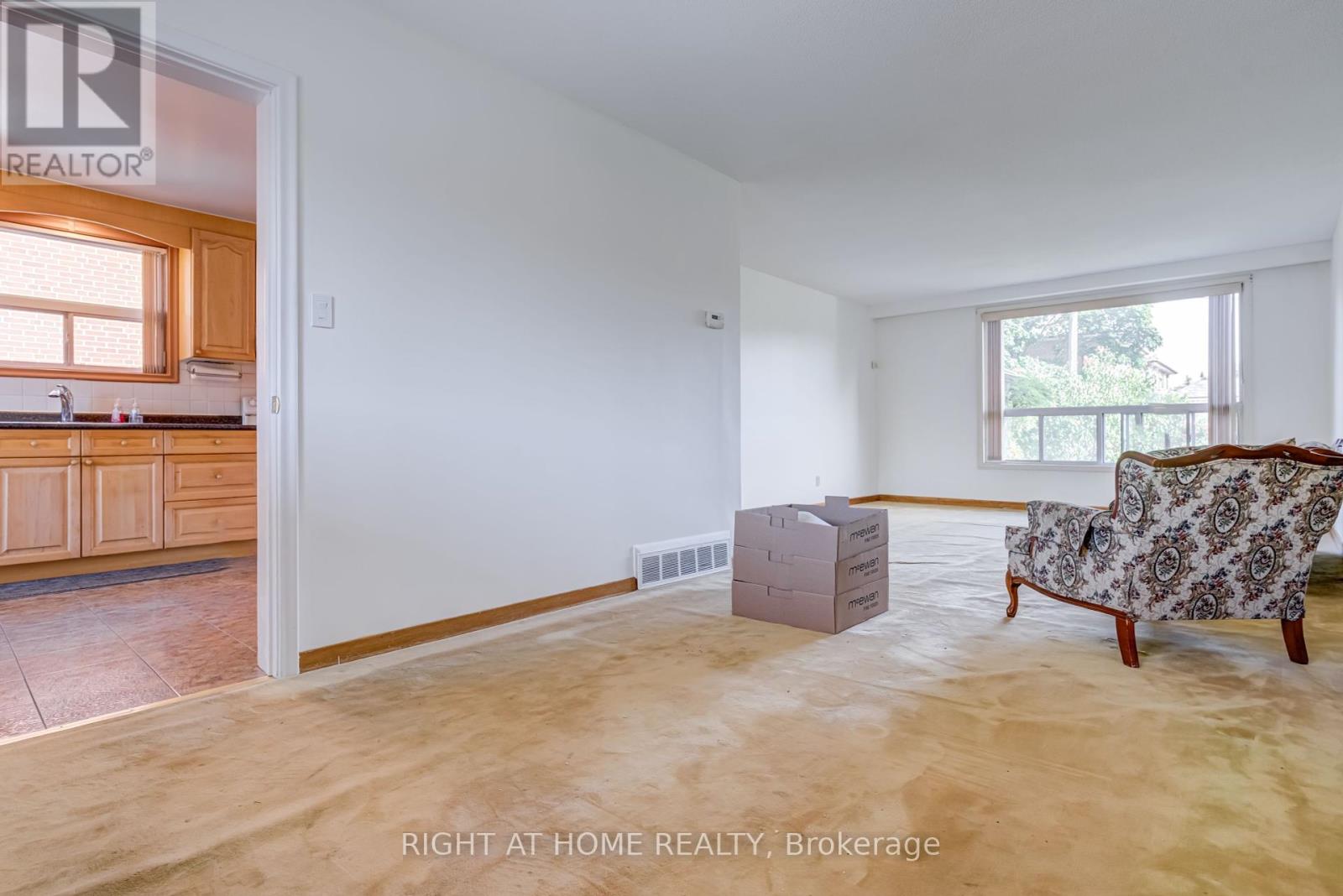 Property at 124 CLAIRTON CRESCENT image 5