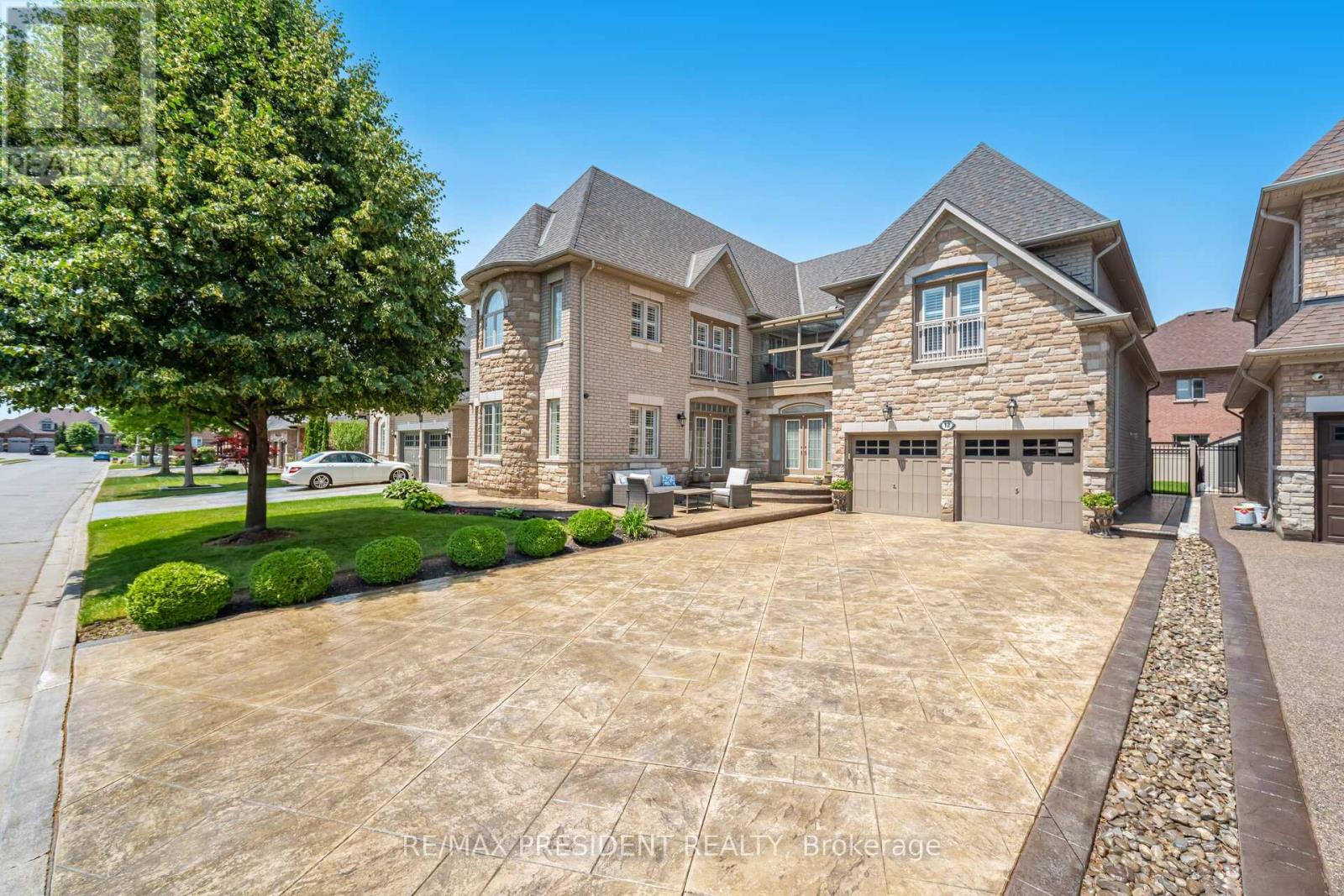 Property at 12 VALLEYRIDGE CRESCENT image 2