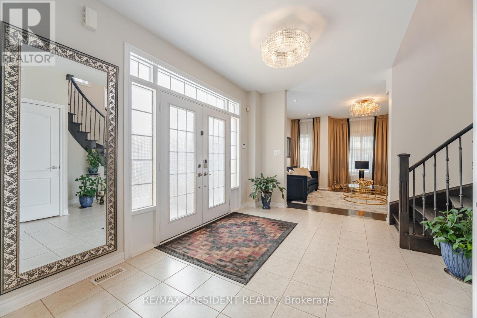 Property at 12 VALLEYRIDGE CRESCENT image 4