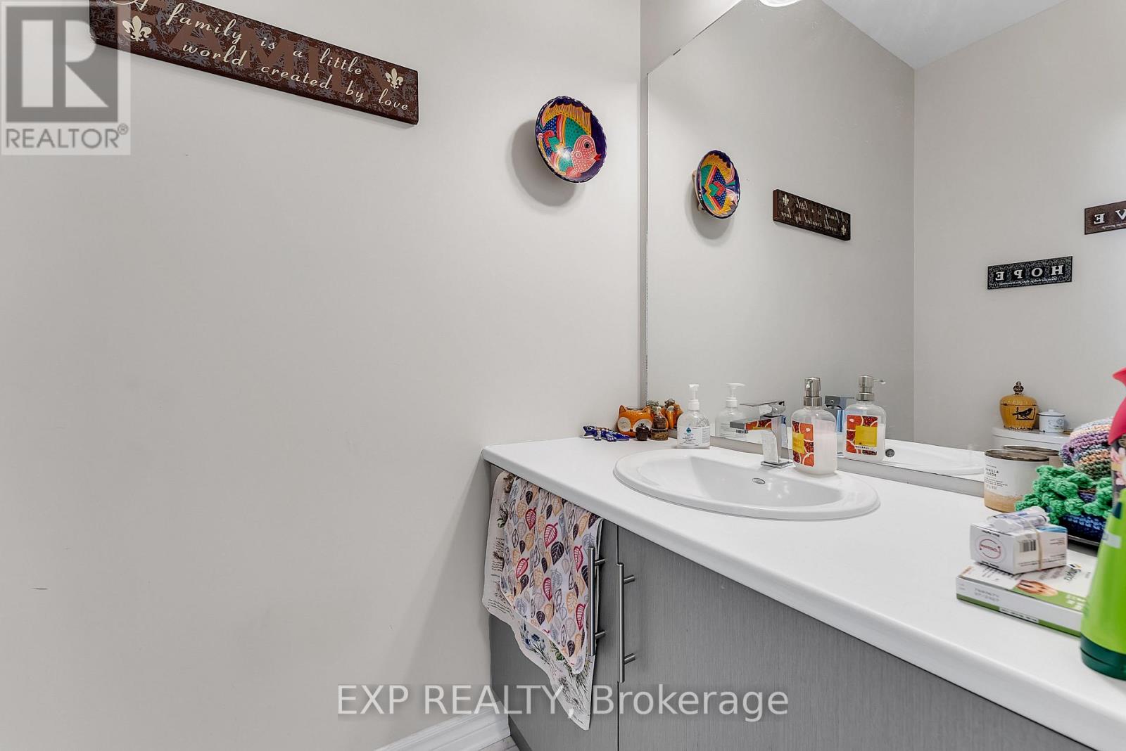 216 Heritage Park Drive, Greater Napanee, Ontario  K7R 3X8 - Photo 12 - X12268177