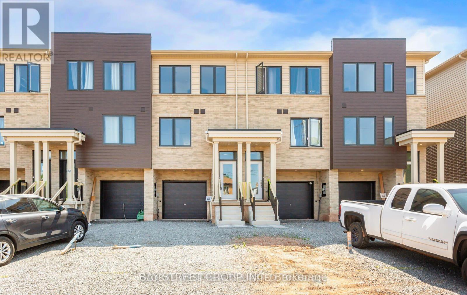 8 - 16 REID AVENUE, Hamilton, Ontario