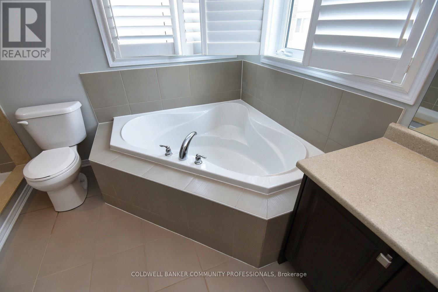 26 Evergreen Lane, Haldimand, Ontario  N3W 0C4 - Photo 25 - X12268204