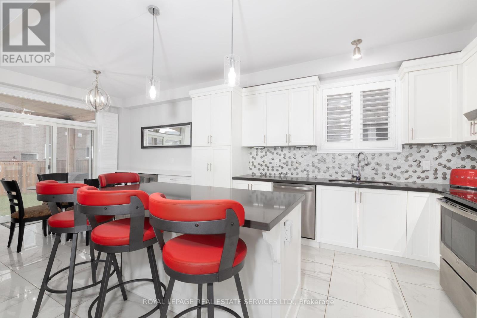 Property at 17 NARBONNE CRESCENT image 5