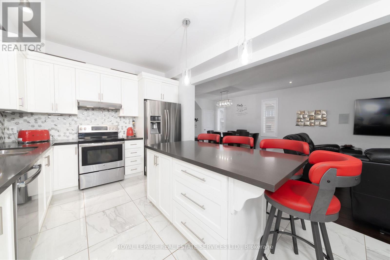 17 Narbonne Crescent, Hamilton, Ontario  L8J 0J7 - Photo 9 - X12268253