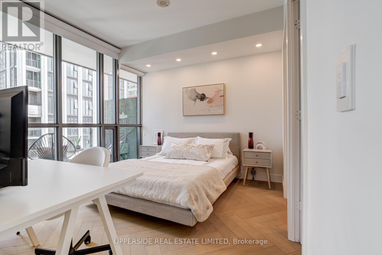 1103 - 8 Charlotte Street, Toronto (Waterfront Communities), Ontario  M5V 0K4 - Photo 15 - C12268383