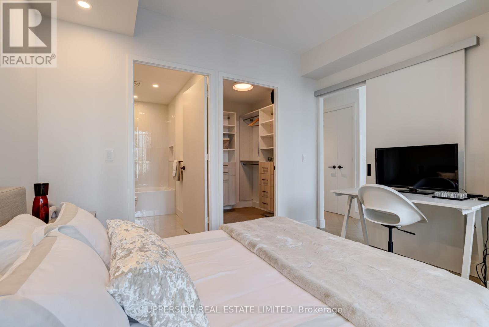 1103 - 8 Charlotte Street, Toronto (Waterfront Communities), Ontario  M5V 0K4 - Photo 16 - C12268383