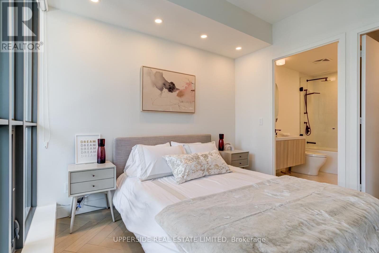 1103 - 8 Charlotte Street, Toronto (Waterfront Communities), Ontario  M5V 0K4 - Photo 17 - C12268383