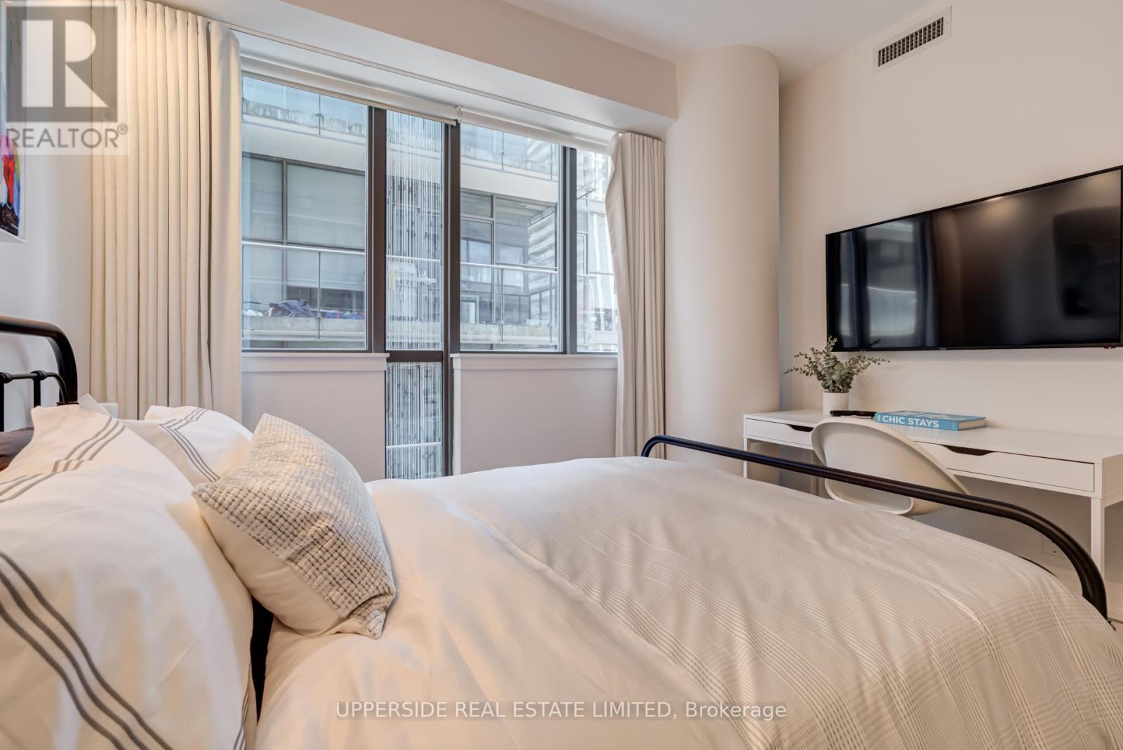 1103 - 8 Charlotte Street, Toronto (Waterfront Communities), Ontario  M5V 0K4 - Photo 22 - C12268383