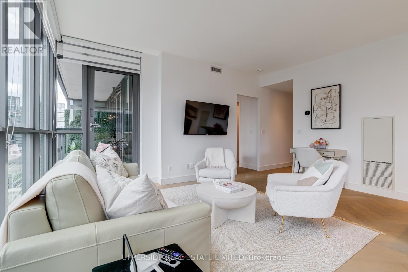 1103 - 8 Charlotte Street, Toronto (Waterfront Communities), Ontario  M5V 0K4 - Photo 5 - C12268383