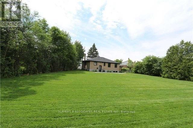 17 Robson Place, Toronto (Newtonbrook West), Ontario  M2R 2Y3 - Photo 6 - C12268391