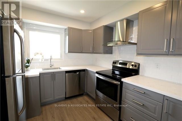 17 Robson Place, Toronto (Newtonbrook West), Ontario  M2R 2Y3 - Photo 8 - C12268391