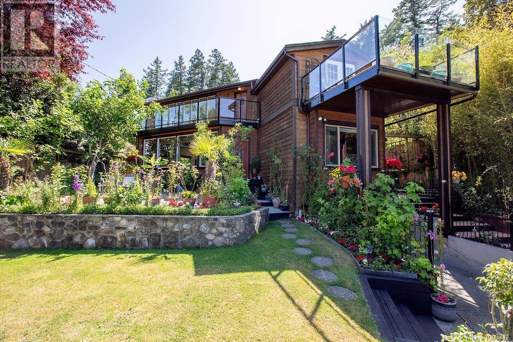 Property at 4572 Cordova Bay Rd image 2