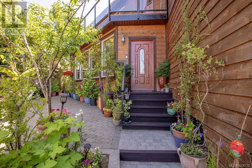 Property at 4572 Cordova Bay Rd image 3
