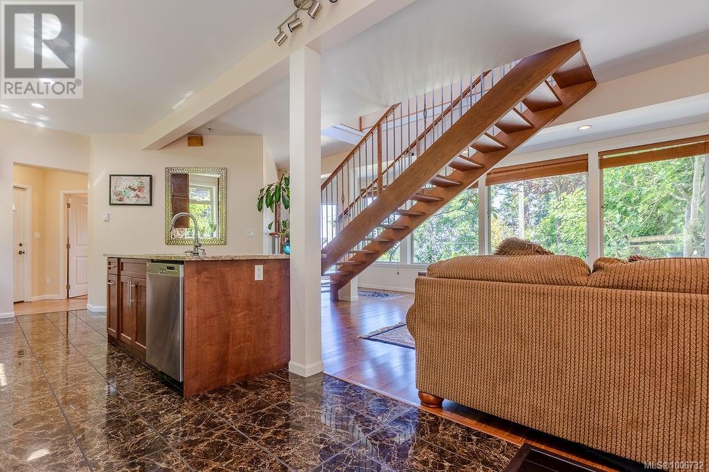 Property at 4572 Cordova Bay Rd image 5