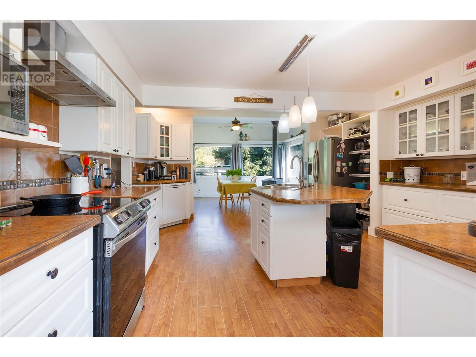 Property at 4350 50 Street NE image 3