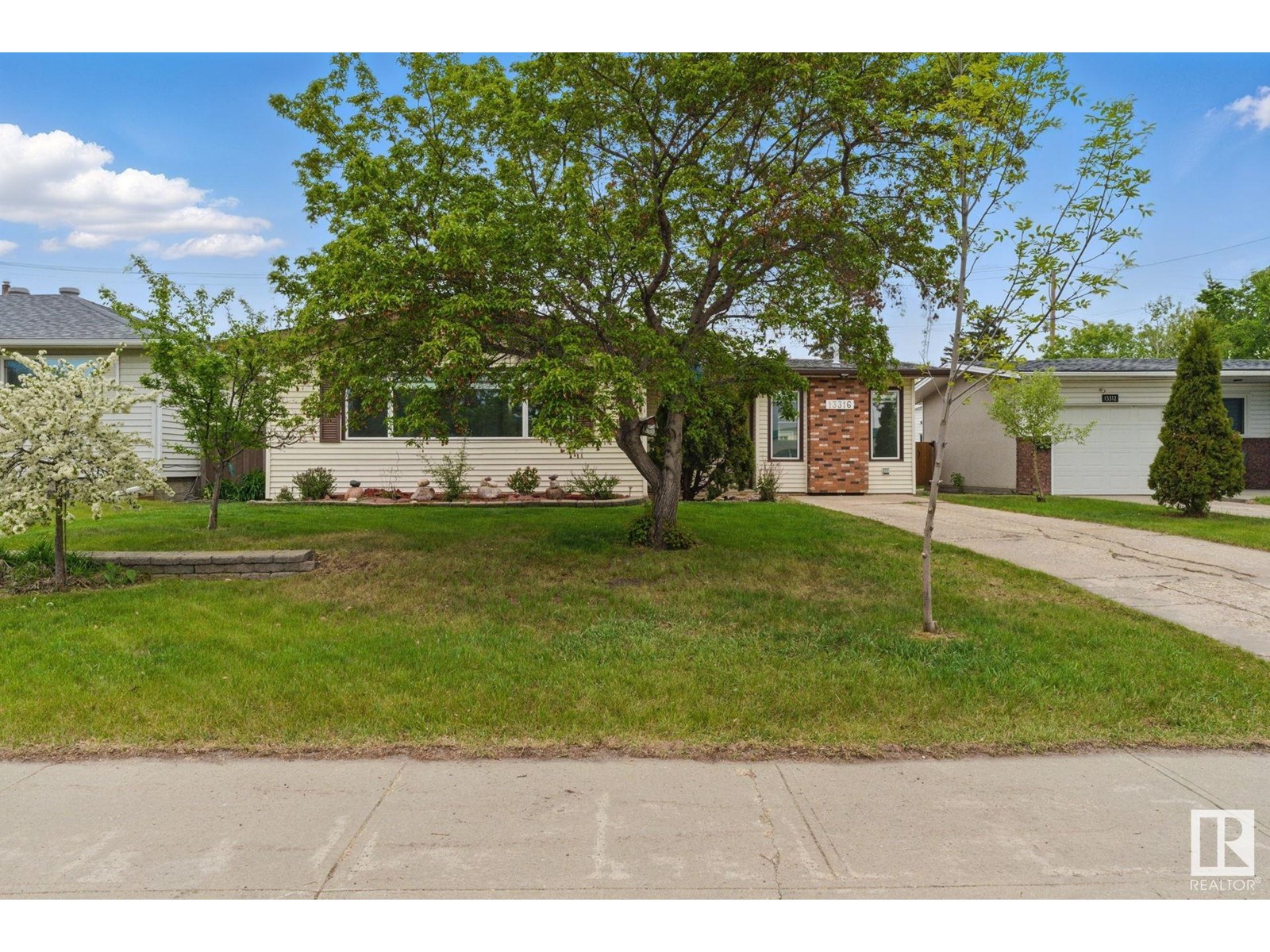 Property at 13316 136 AV NW image 2