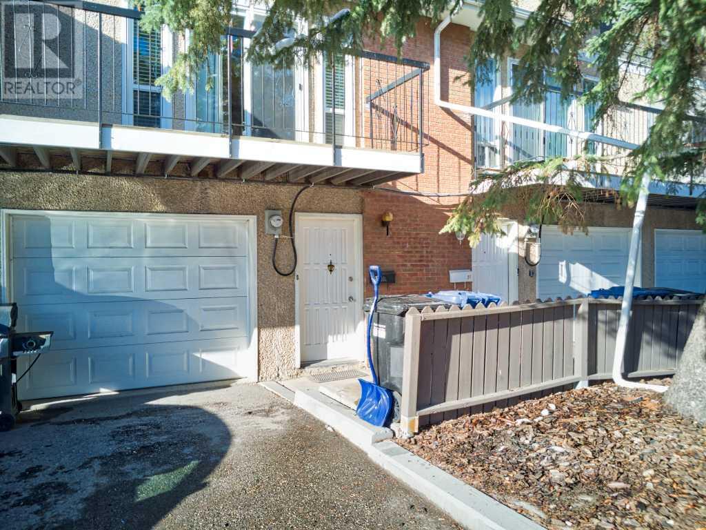 Property at 22, 643 4 Avenue NE image 2