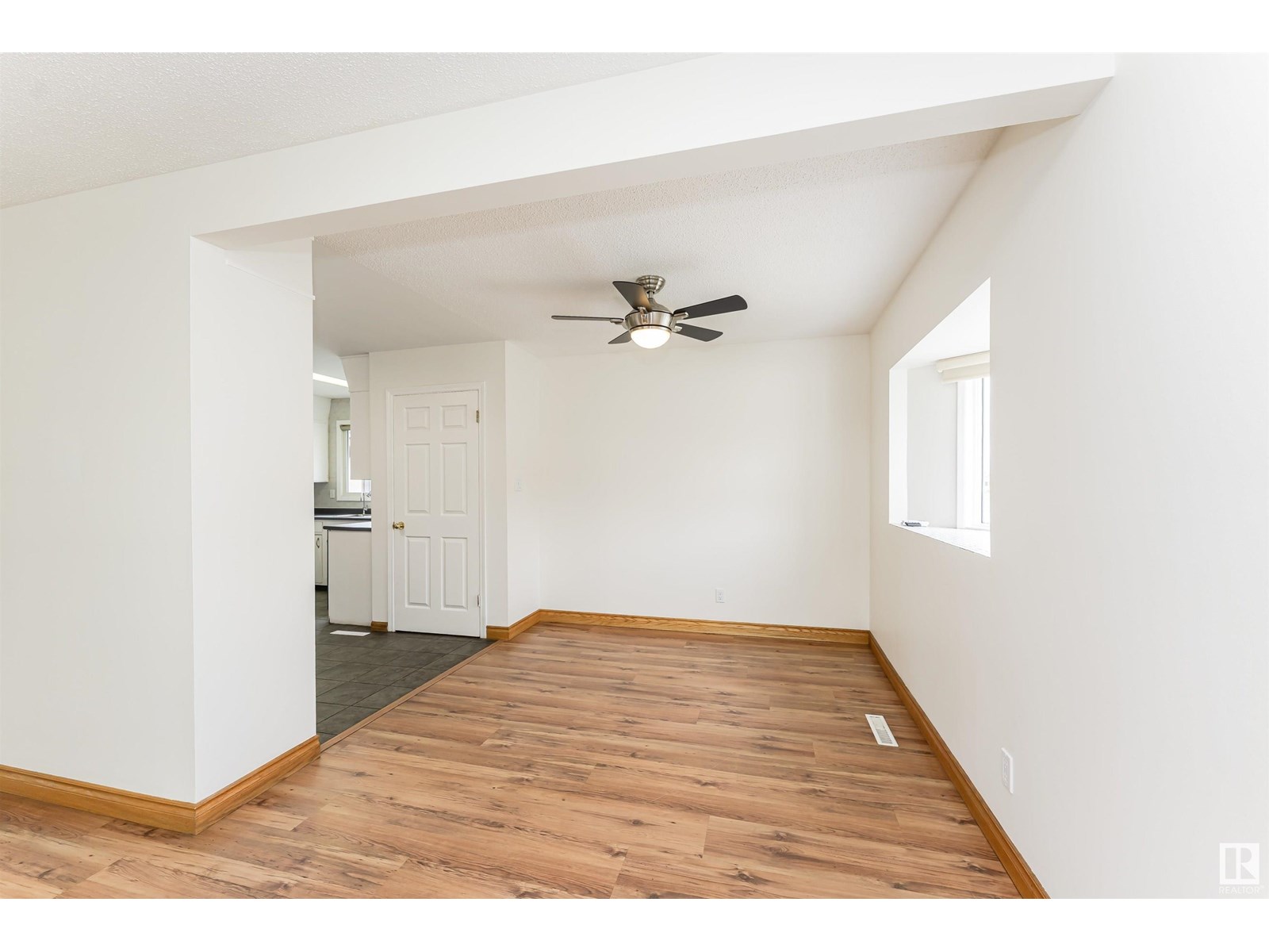 Property at 7311 138 AV NW image 3