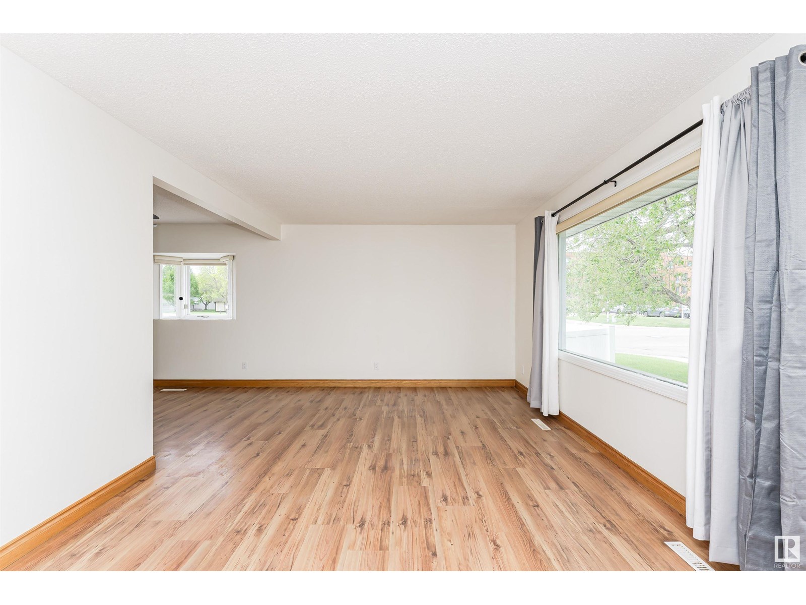 Property at 7311 138 AV NW image 1