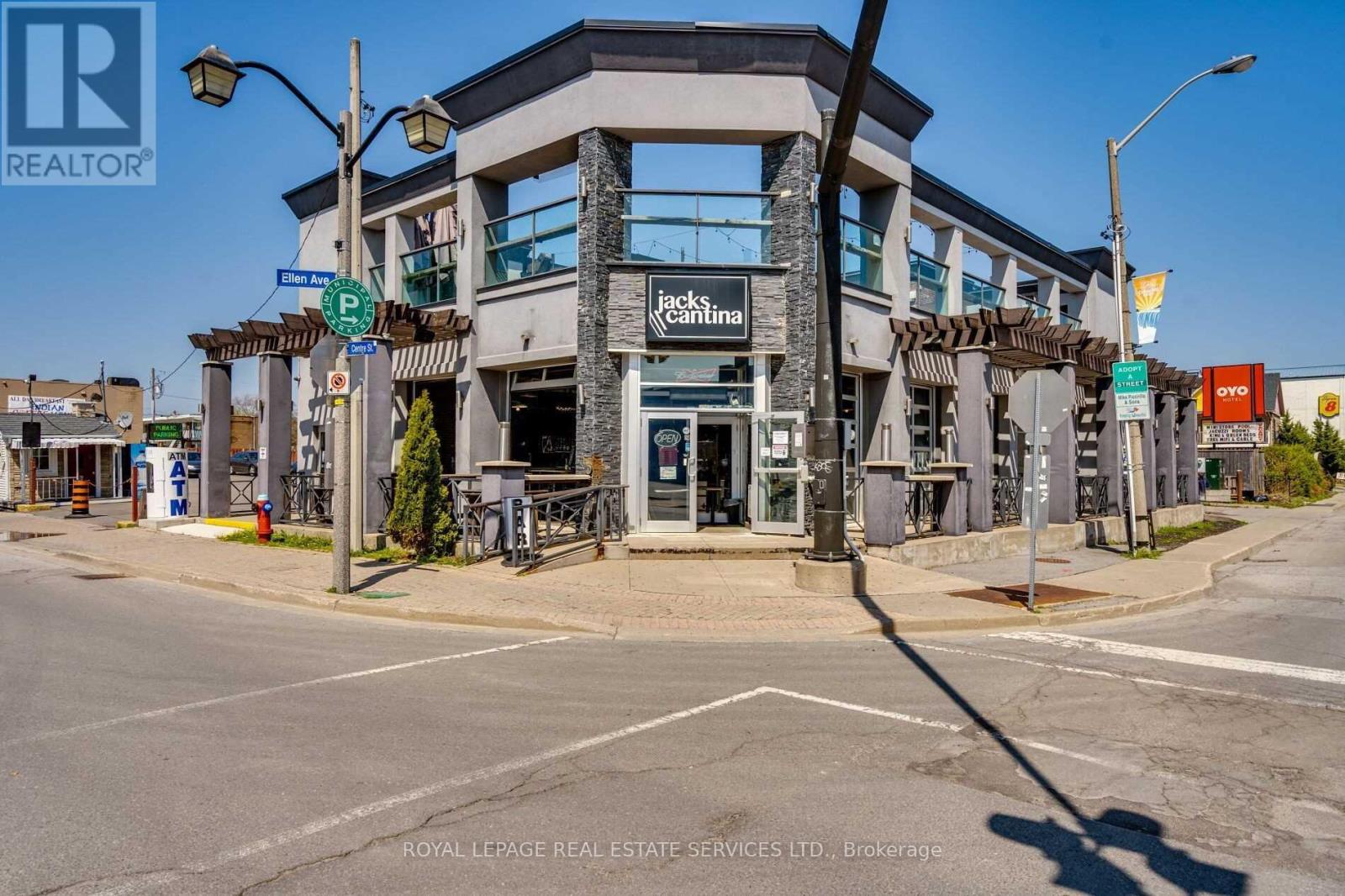 5043 Centre Street, Niagara Falls (Clifton Hill), Ontario  L2G 3N8 - Photo 1 - X12268382