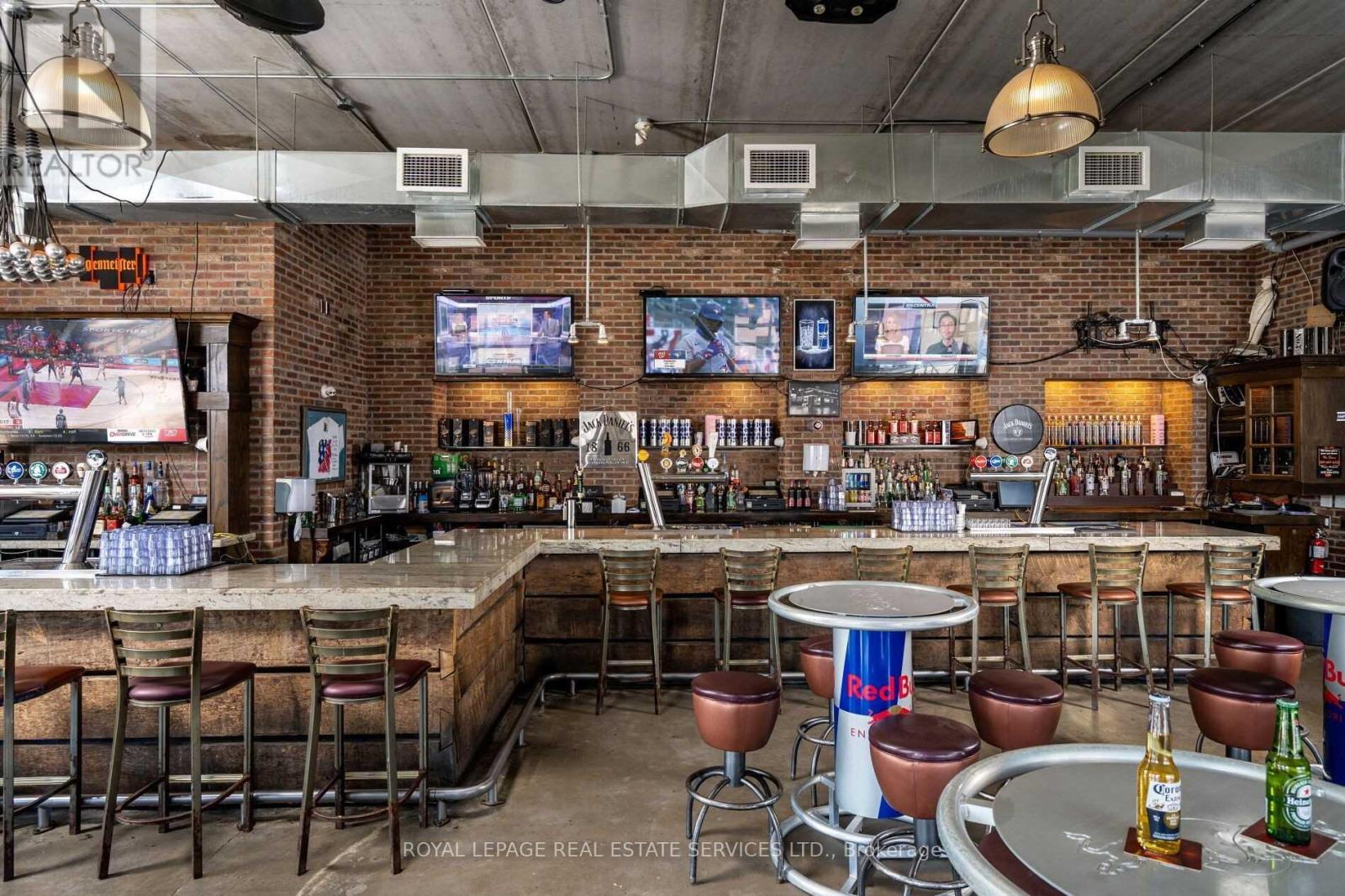 5043 Centre Street, Niagara Falls (Clifton Hill), Ontario  L2G 3N8 - Photo 5 - X12268382