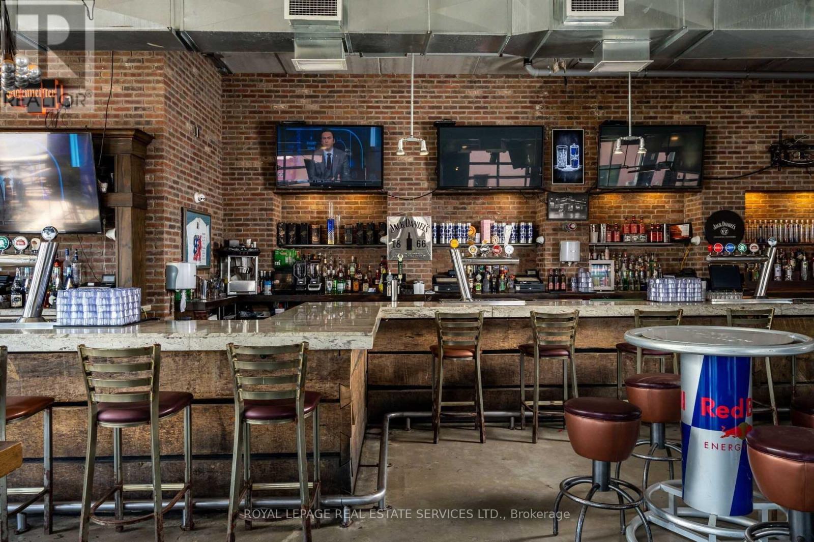 5043 Centre Street, Niagara Falls (Clifton Hill), Ontario  L2G 3N8 - Photo 6 - X12268382