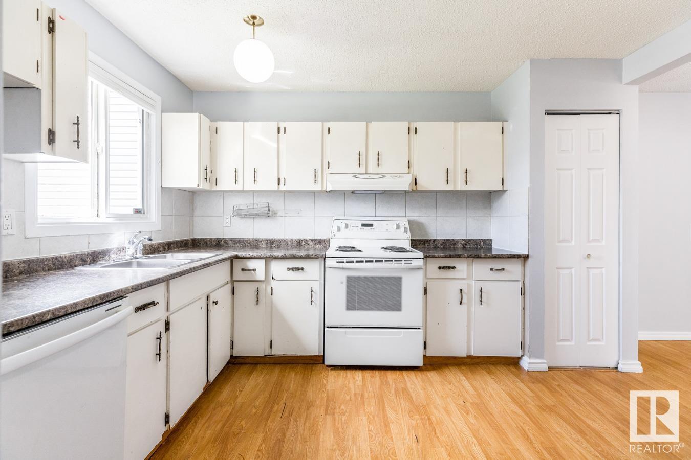51 Mcleod Pl Nw, Edmonton, Alberta  T5A 3A8 - Photo 13 - E4446338