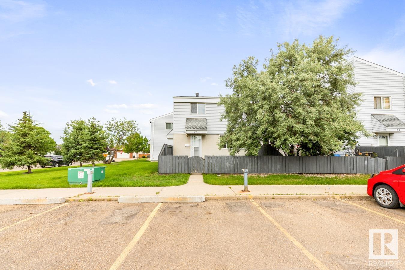 Property at 51 MCLEOD PL NW image 3