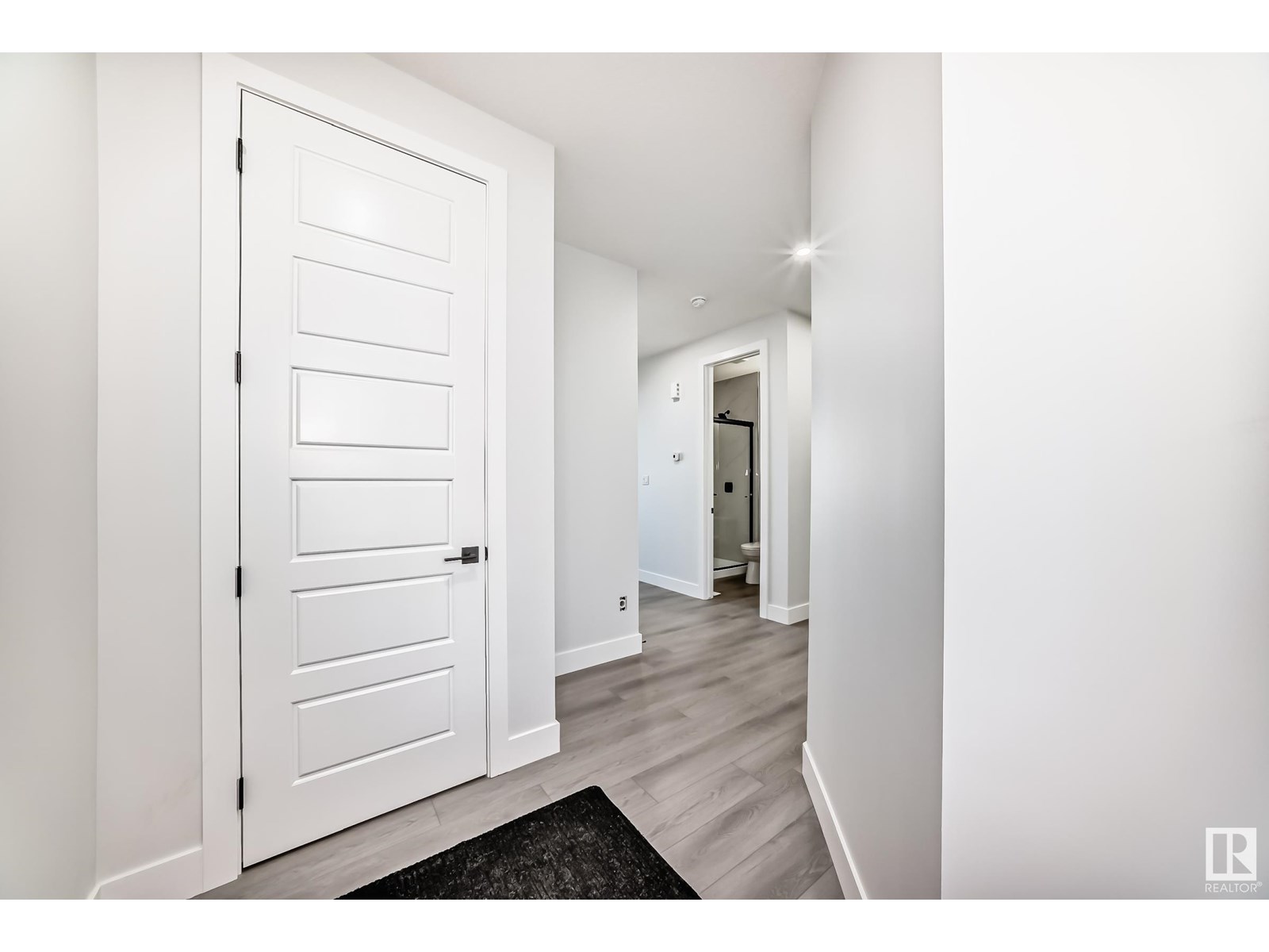 Property at 4 Edgefield WY image 3