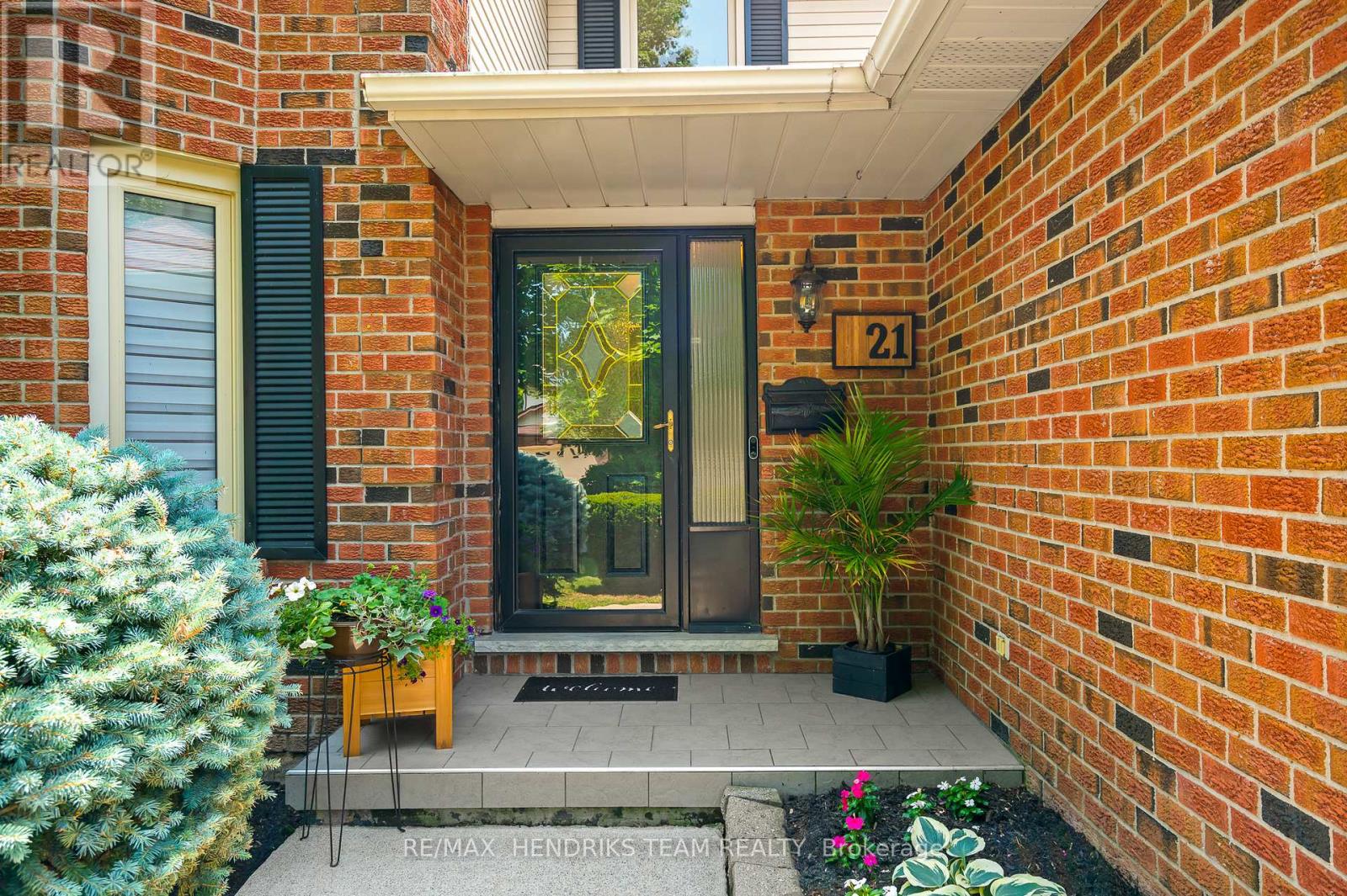 Property at 21 FARMINGTON DRIVE image 3