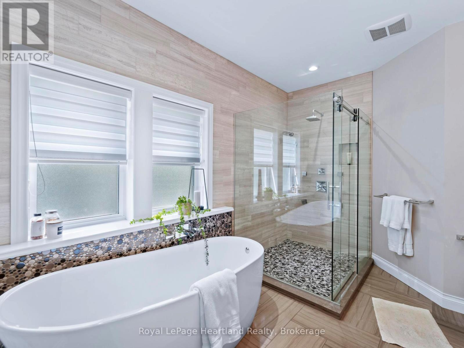 24 Thimbleweed Drive, Bluewater, Ontario  N0M 1G0 - Photo 23 - X12268484