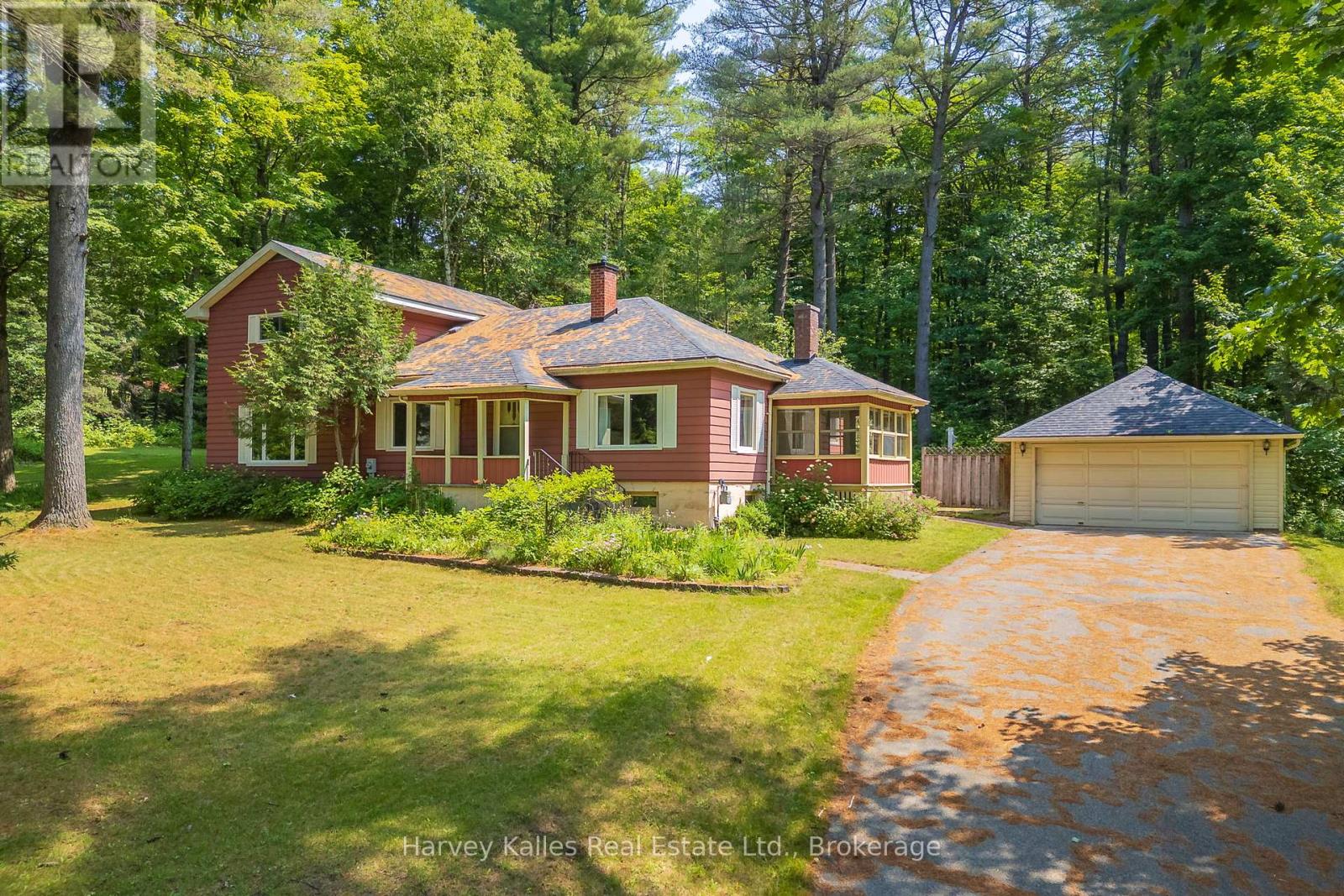 835 Muskoka Road 3 N, Huntsville, Ontario  P1H 1E1 - Photo 1 - X12268512