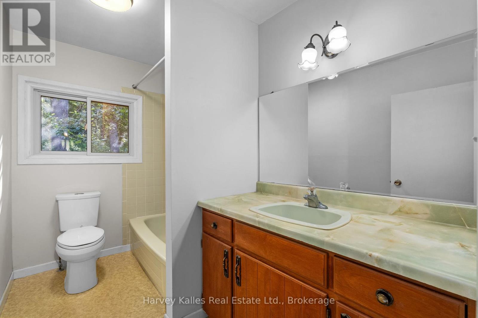 835 Muskoka Road 3 N, Huntsville, Ontario  P1H 1E1 - Photo 16 - X12268512