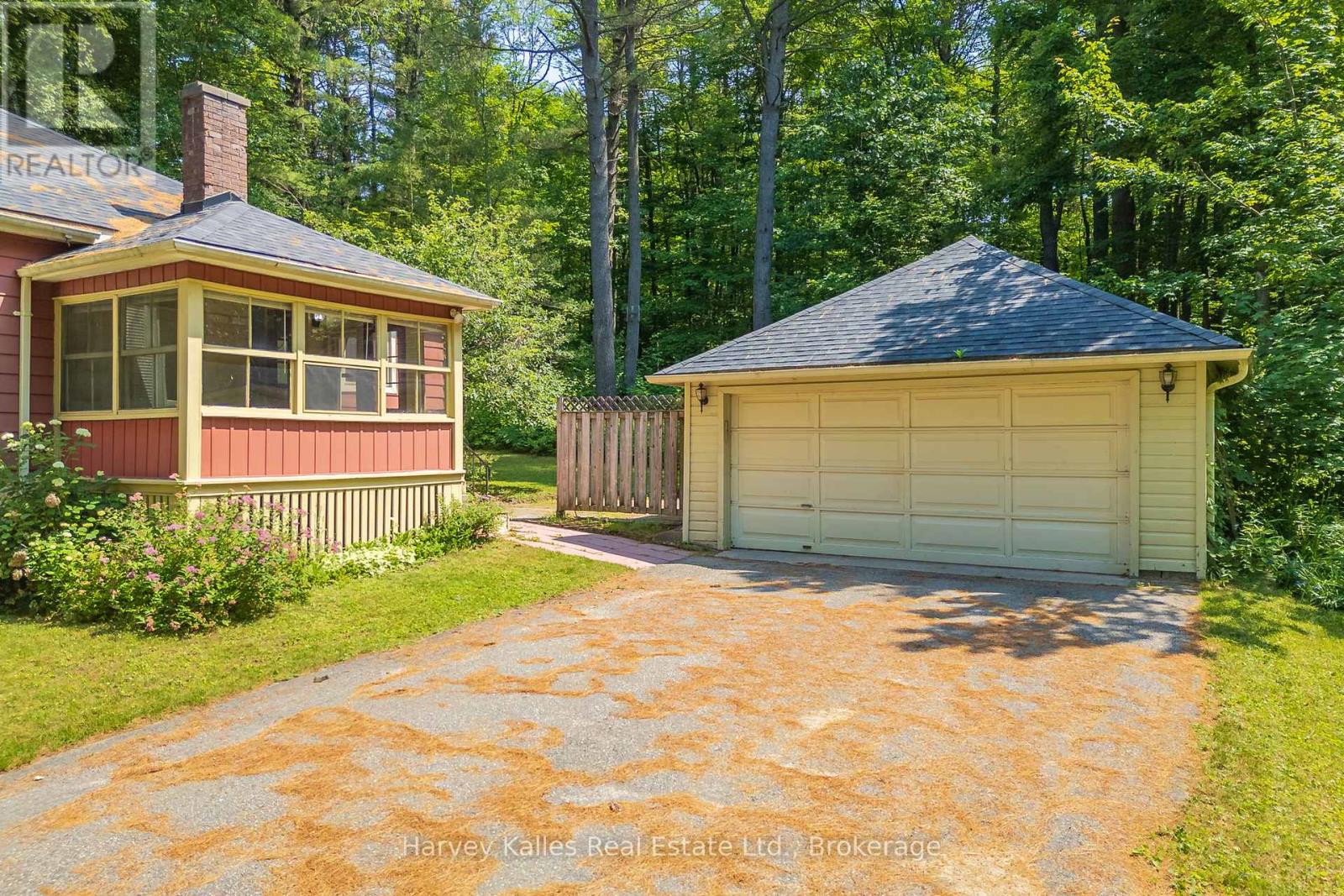 835 Muskoka Road 3 N, Huntsville, Ontario  P1H 1E1 - Photo 8 - X12268512