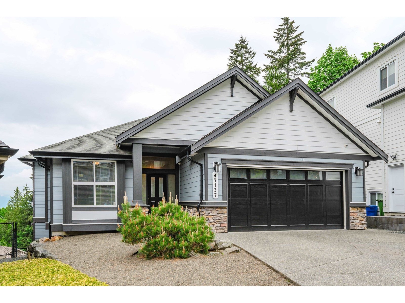 Property at 47137 MACFARLANE PLACE image 2