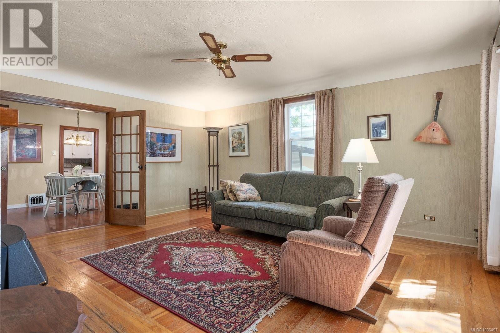 Property at 612 Fourth St image 3