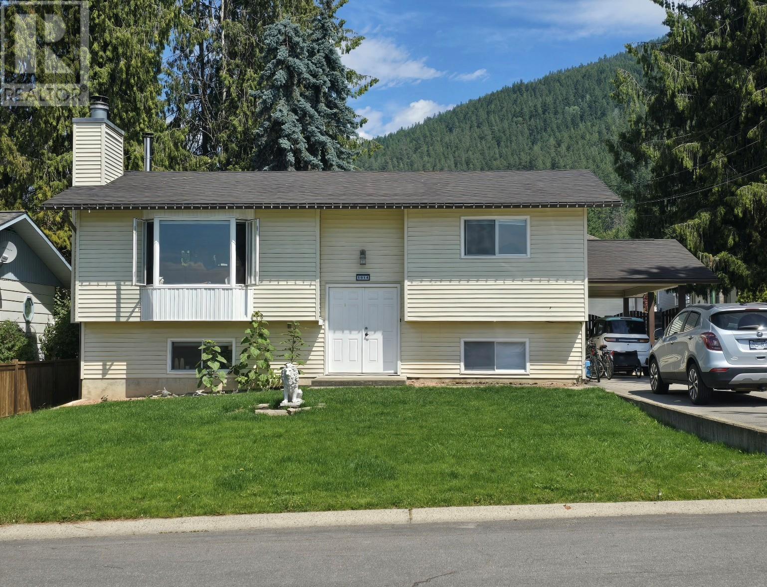 1914 Hillside Street, creston, British Columbia