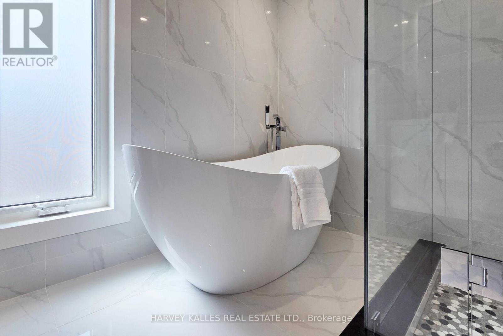 29 Parmbelle Crescent, Toronto (Parkwoods-Donalda), Ontario  M3A 3G5 - Photo 18 - C12268372