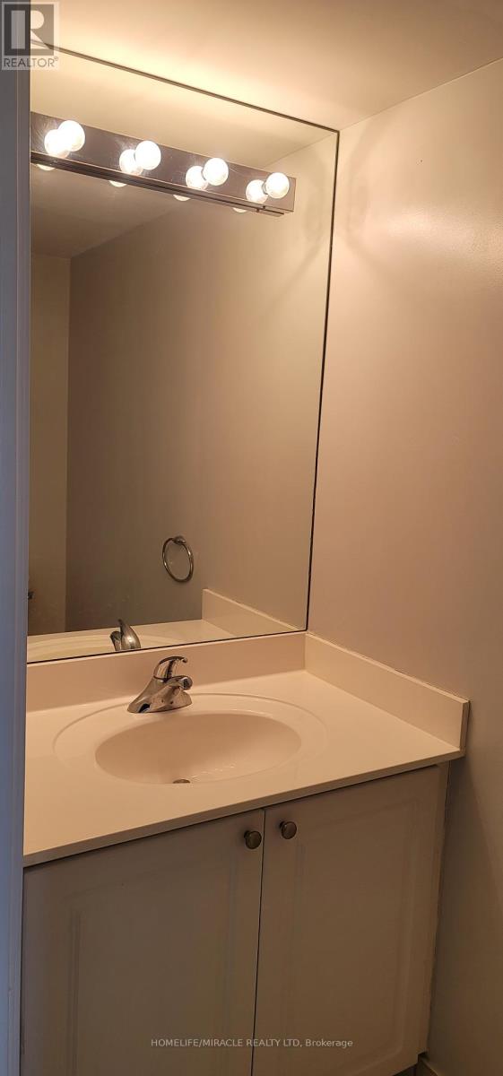 2412 - 219 Fort York Boulevard, Toronto (Niagara), Ontario  M5V 1B1 - Photo 14 - C12268182
