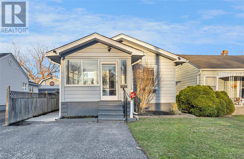 MLS# 25017067: 1216 FELIX, Windsor, Canada